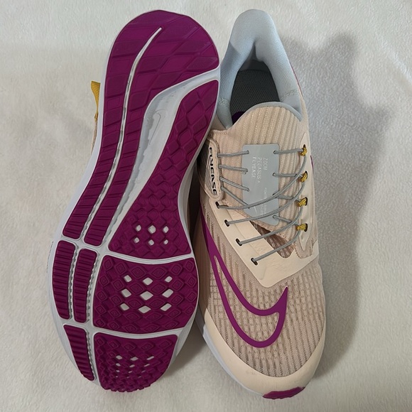 Women’s Nike Pegasus Flyease running shoe - Picture 2 of 6